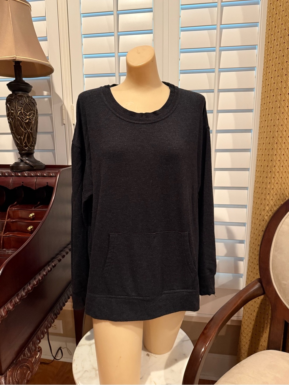 GreenTea Charcoal Gray/Black Long-Sleeve Crewneck Sweatshirt with front pocket